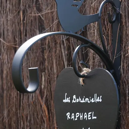 Les Bohemielles Raphael